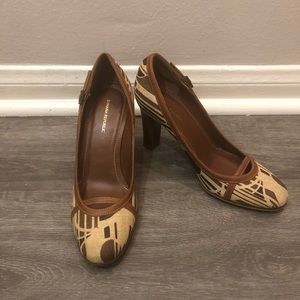 BANANA REPUBLIC, tan and brown, KITTEN HEELS